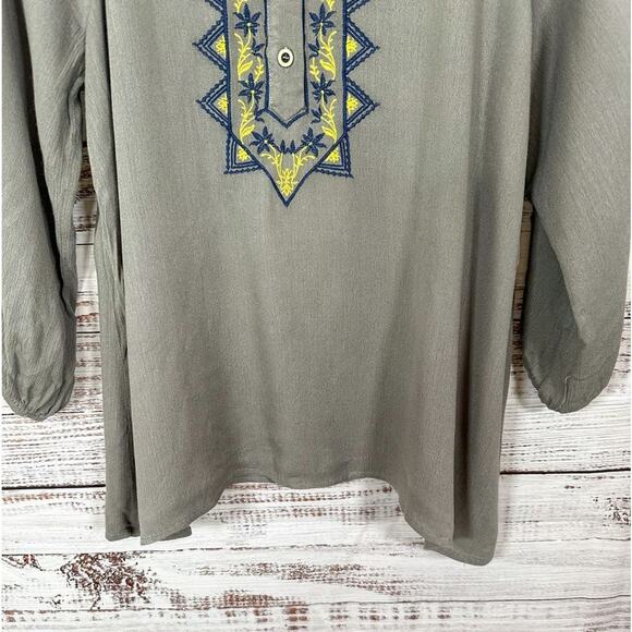 Pink Lily Women's Embroidered Henley Flowy Boho Blouse Olive Green Size Small - Picture 3 of 14